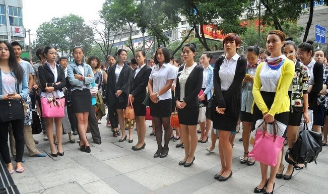 廣西高鐵乘務(wù)員招聘面試經(jīng)歷:怎么樣解決難與同事上司相處問題？