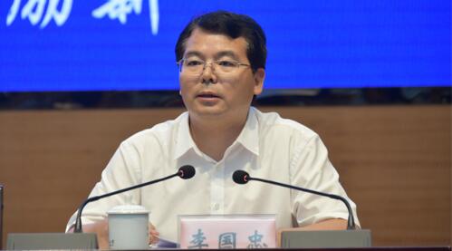 李國忠簡歷：廣西大學(xué)黨委書記李國忠，曾任廣西科技廳廳長，桂林理工大學(xué)黨委書記，桂林市委常委、組織部部長