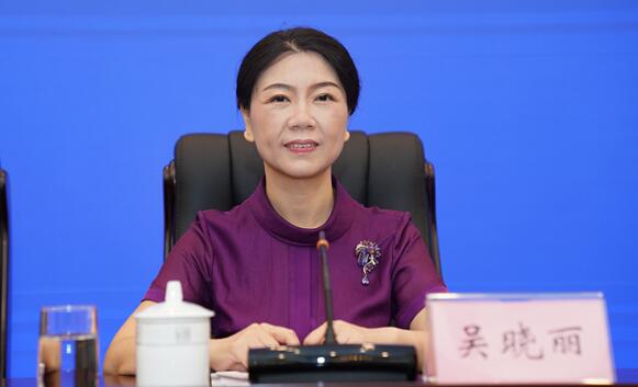 吳曉麗簡(jiǎn)歷：來賓市政協(xié)主席吳曉麗，曾任廣西廣播電視局副局長(zhǎng)、婦聯(lián)副主席，來賓市委副書記